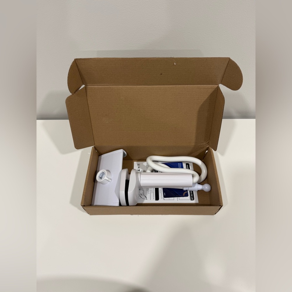 EUC Kindle/Tablet Holder in White - Picture 2 of 2
